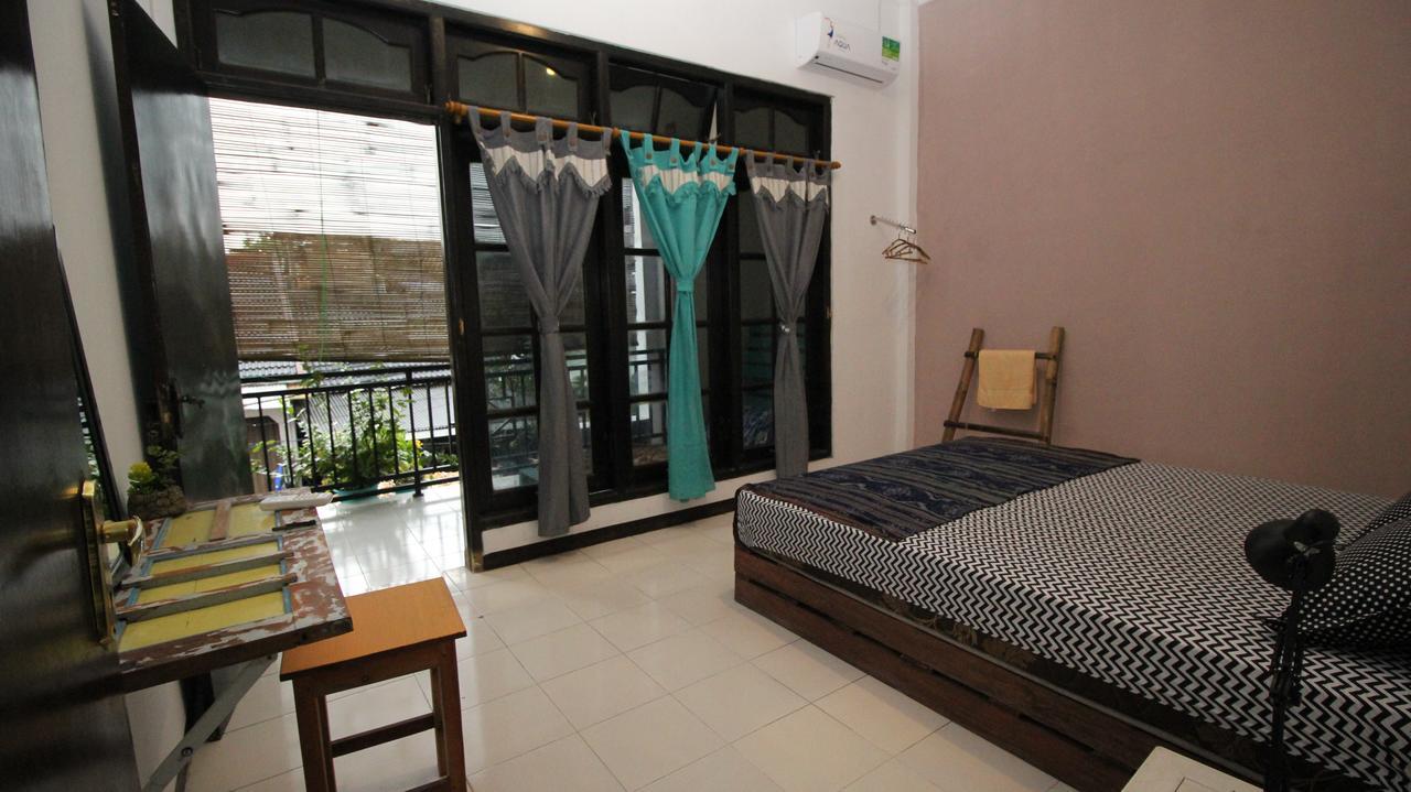 Hati Hati Hostel Yogyakarta Exterior foto