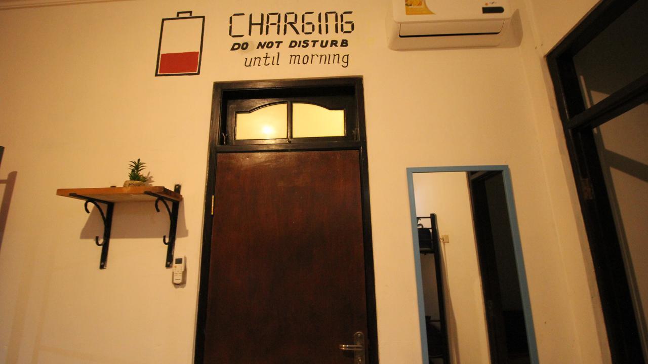 Hati Hati Hostel Yogyakarta Exterior foto